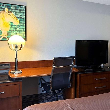 Travelodge By Wyndham Bloomington Esterno foto