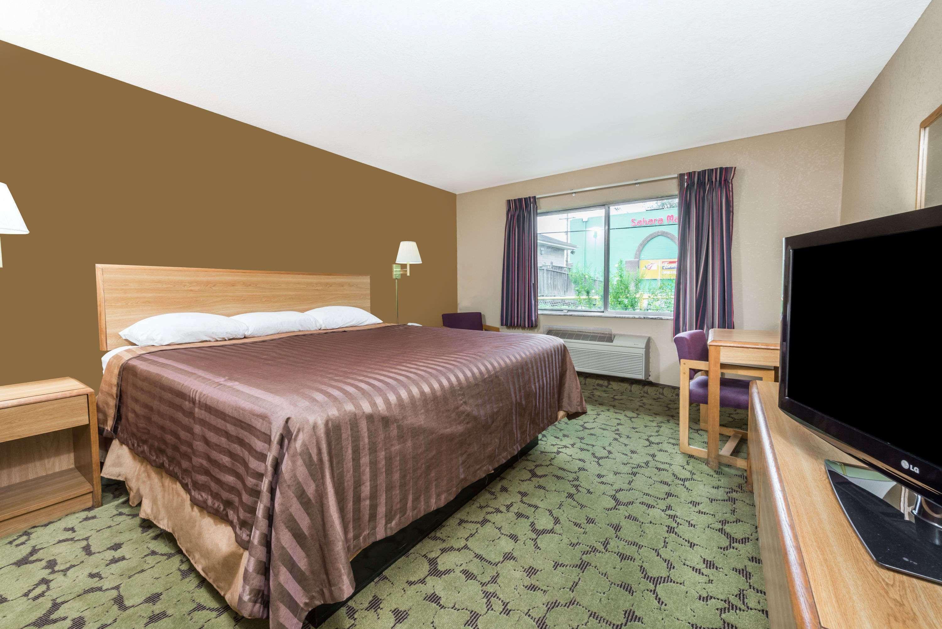 Travelodge By Wyndham Bloomington Esterno foto
