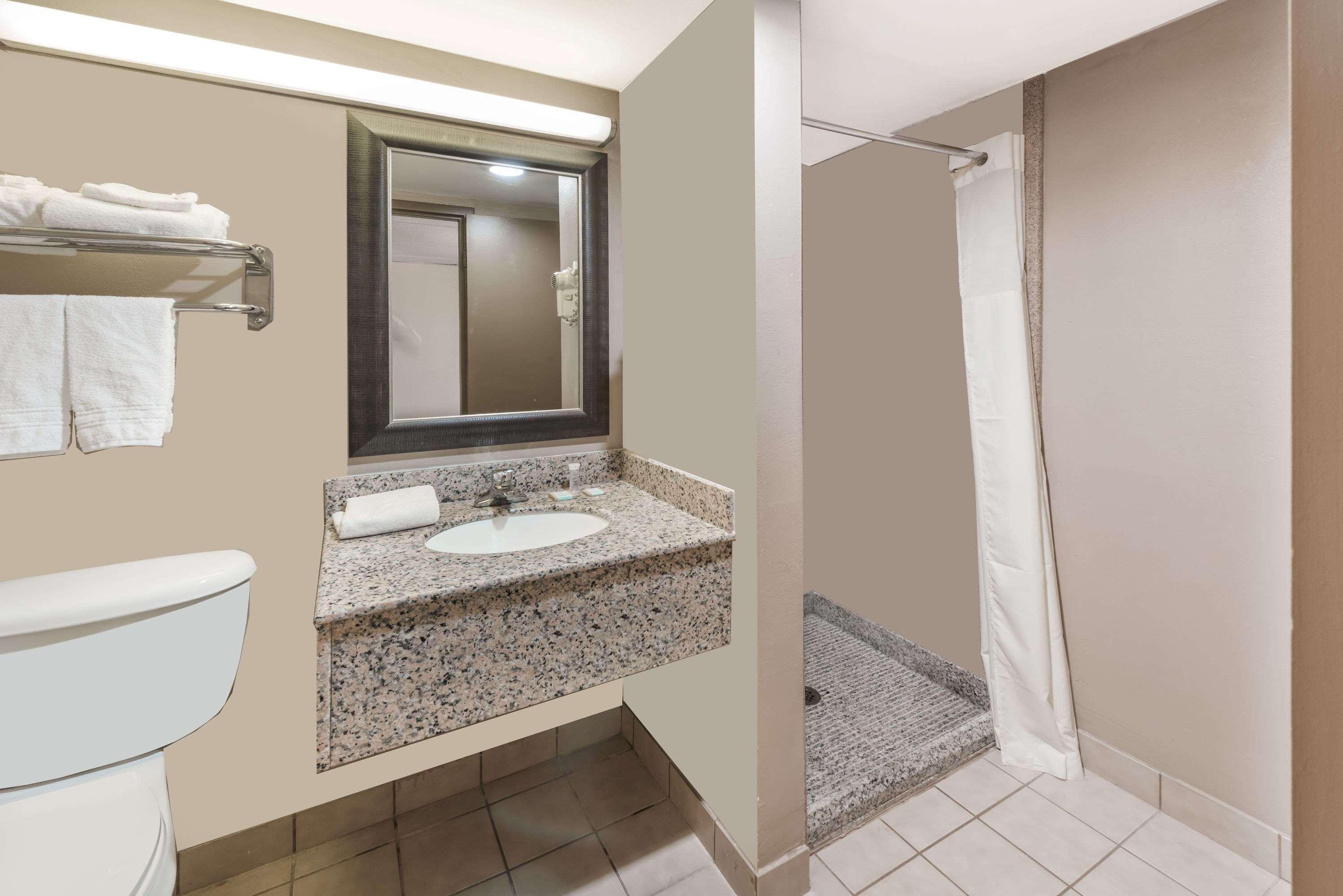 Travelodge By Wyndham Bloomington Esterno foto