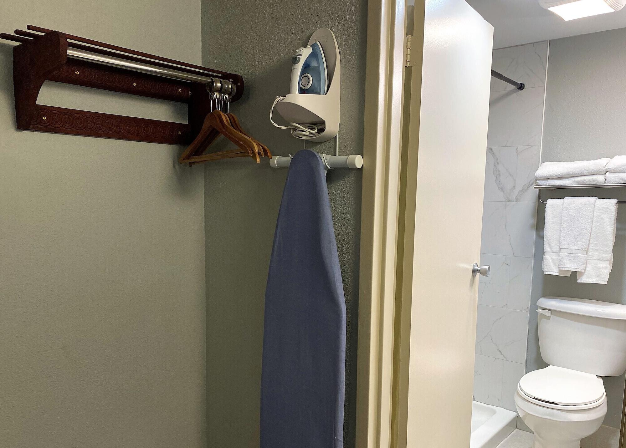 Travelodge By Wyndham Bloomington Esterno foto