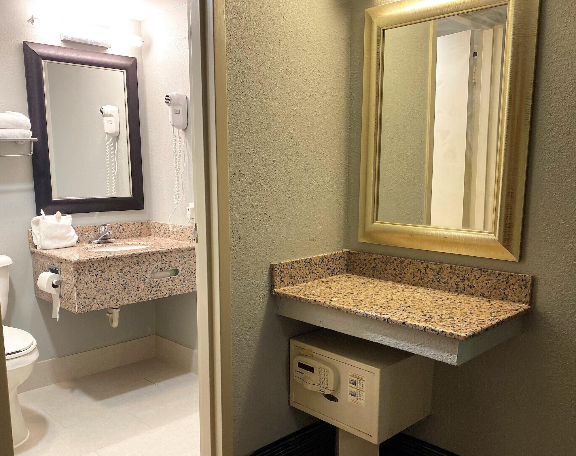 Travelodge By Wyndham Bloomington Esterno foto