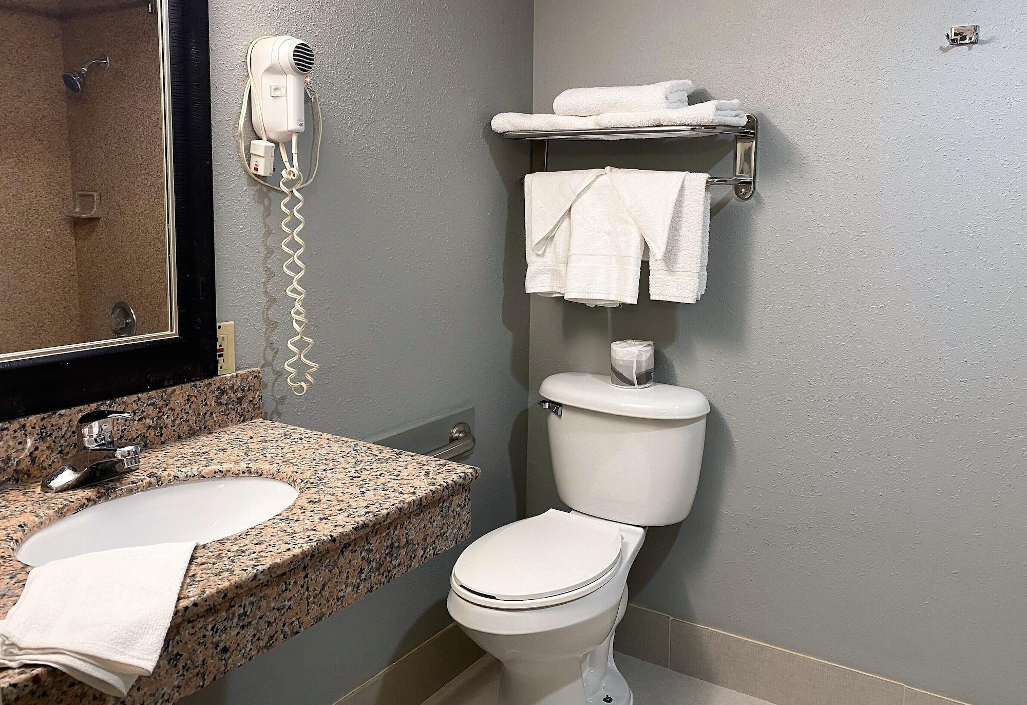 Travelodge By Wyndham Bloomington Esterno foto
