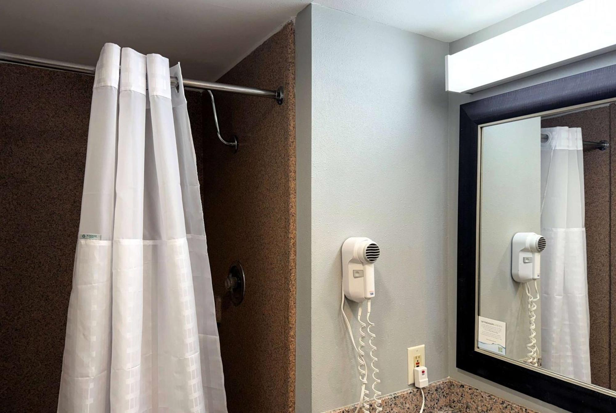 Travelodge By Wyndham Bloomington Esterno foto