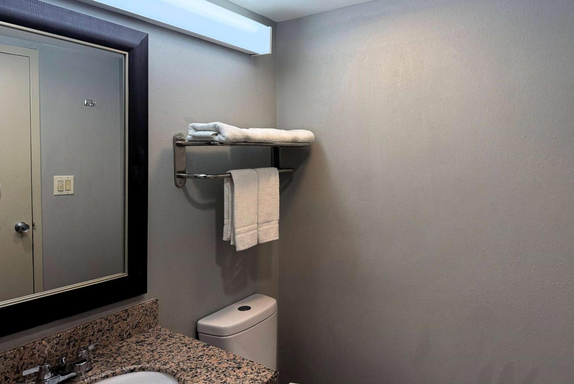 Travelodge By Wyndham Bloomington Esterno foto