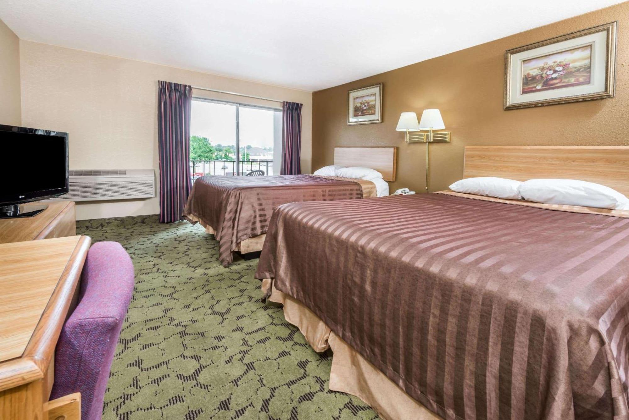 Travelodge By Wyndham Bloomington Esterno foto