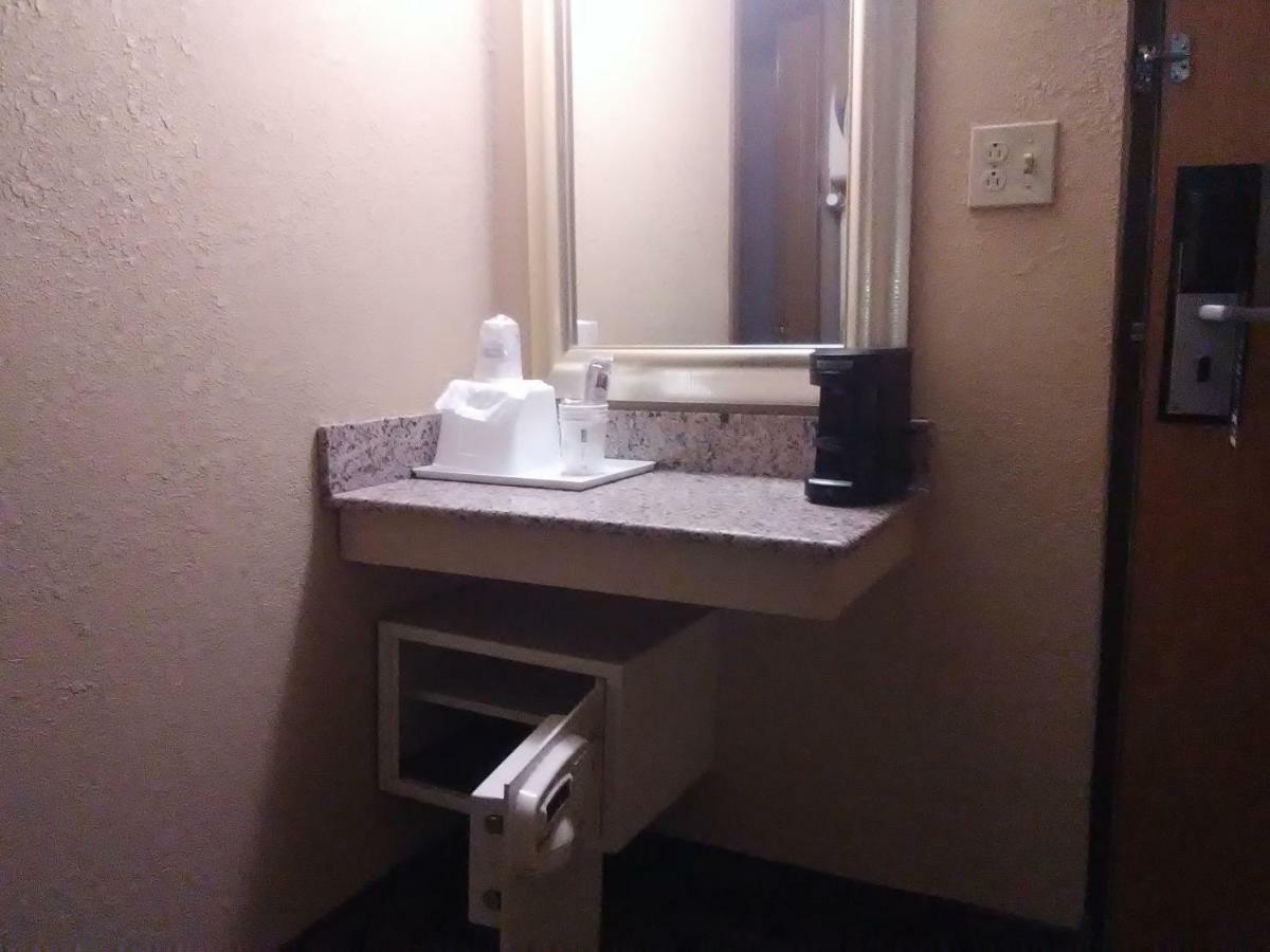 Travelodge By Wyndham Bloomington Esterno foto